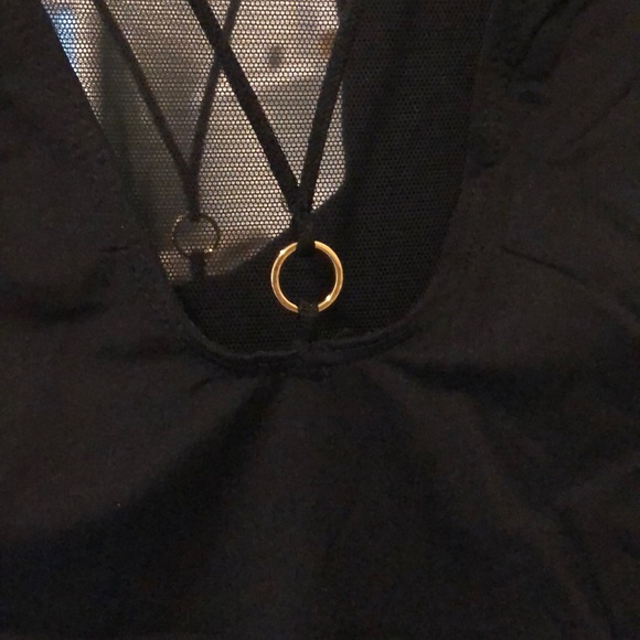 VS low-cut Bodysuit - Picture 2 of 3